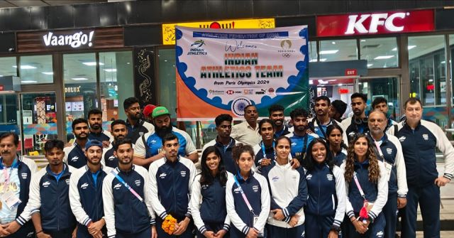 A warm welcome home!. Indian athletics team arrived late last night at Delhi's international airport from Paris.

@hsbc @reliancefoundation @pumaindia @reclindia @indianoilcorp 

#indianathletics #athletics #afi #olympics2024 #paris #ParisOlympics2024