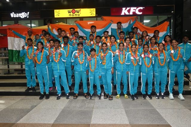 Indian team got a warm reception on their arrival from Dubai. The national team won 29 medals, 7 of them gold at the Asian U20 Athletics Championship that concluded Saturday.

#indianathletics #athletics